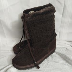 Skechers Australia cable knit size 10